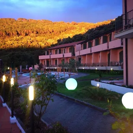 Acquaviva Park לינה וארוחת בוקר