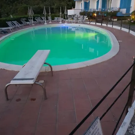 Acquaviva Park לינה וארוחת בוקר פורטופראיו