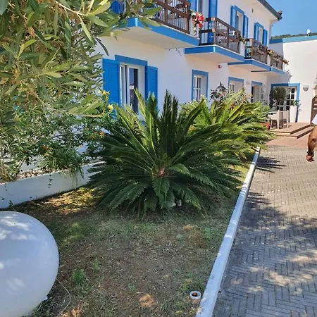 לינה וארוחת בוקר Acquaviva Park 3*